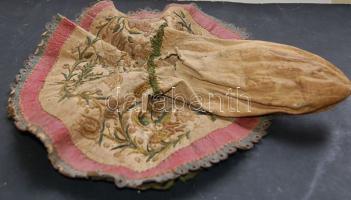 cc.1790 bikaheréből készült dohányzacskó császári és magyar hímzett címerrel