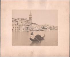 cca 1900 Velence (Venezia), Canal Grande, nagyméretű fotó kartonon, hátoldalán ragasztásnyomokkal, 19x24 cm, karton: 30x36 cm