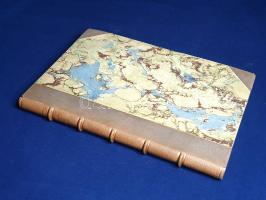 Folnesics, Hans:  Brunelleschi. Ein Beitag zur Entwicklungsgeschichte der Frührenessaince-Architektur. Mit 15 Abbildungen im Text und 20 Bildtafeln. [Bécs] Wien, 1915. Kunstverlag Anton Schroll & Co. (Druck cvon Christoph Reisser's Söhne). 112 p. + XX t. (kihajtható). Egyetlen kiadás. Hans Folnesics (1886-1922) osztrák művészettörténész monográfiája a XV. század első felében alkotó Filippi Brunelleschi olasz építészről, a korai reneszánsz meghatározó mesteréről. Aranyozott, álbordás gerincű korabeli félbőr kötésben. Jó példány.