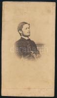 1864 Nagykőrös, Oláh Károly (1841-1900) zeneszerző, zenetanár (később a nagykőrösi református tanítóképző igazgató-tanára) dedikált fotója, vizitkártya, 10,5x6 cm
