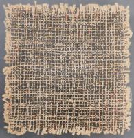 Jelzés nélkül: Lyuggatott szavak. Papír, üveg, keretben. 25x25 cm