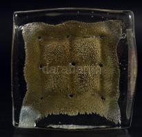 Jelzés nélkül: Üveg dísztárgy. Kézi hutaüveg, többrétegű, szövet a belsejében. 10,5x10,5x4,5 cm