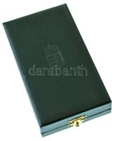 1991. A Magyar Köztársasági Érdemrend lovagkeresztje, polgári tagozatának tokja, szalagsávval és roz...