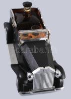 Rolls-Royce alakú italkínáló, italos üveggel, 4 pohárral (egyik pótolt), h: 39 cm