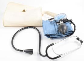 Régi vérnyomásmérő, tartótáskájában.