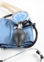 Régi vérnyomásmérő, tartótáskájában