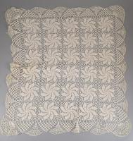 3 darab régi terítő, az egyik nagyobb méretű