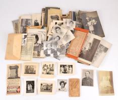 Nagy fotó és képeslap tétel, benne vizitkátyák, katonai fotók régi képeslapok, néhány számolócédula, stb
