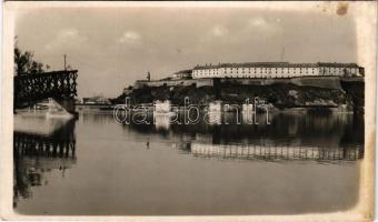 1941 Újvidék, Novi Sad; Pétervárad, felrobbantott híd. Keller és Kiss kiadása / Petrovaradin, blown up bridge (fl)