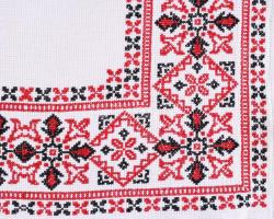Kézzel hímzett terítő, 110x48 cm