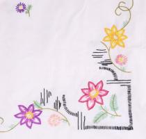 Kézzel hímzett terítő, cca 110x110 cm