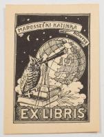 Faragott, festett fa ládikában 16x12 cm Sok egyforma ex libris, néhány kitűző, rózsavíz