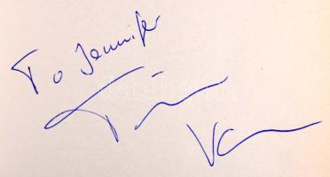 Timur Vermes: Look Who's back. A szerző, Timur Vermes (1967-) író, újságíró által DEDIKÁLT példány! Translated from the German by Jamie Bulloch. London, 2014, Maclehose Press - Quercus. Angol nyelven. Kiadói papírkötésben.