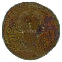 Római Birodalom 115 / Traianus / Róma / Sestertius bronz (25,97g) T:VF Roman Empire 115 / Trajan / Rome / Sestertius bronze "IMP CAES TRAIANO OPTIMO AVG GER DAC PM TR P [COS VI P P] / SENATVS POPVLVSQVE ROMANVS - FORT RED - SC" veiled Fortuna seated left, holding tiller attached to rudder post and cornucopiae (25,97g) C:VF RIC II 651
