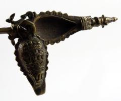 Kajal. cca 19. sz. második fele, Mongólia, bronz, h: 26 cm