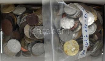 Vegyes, magyar és külföldi érmetétel mintegy ~1kg súlyban T:vegyes Mixed, Hungarian and foreign coin lot (~1kg) C:mixed
