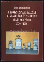 Kissné Ábrahám Katalin: A gyógyszertári hálózat kialakulása és fejlődése Békés megyében (1770-1950). Közlemények Békés megye és környéke történetéből 2. [Gyula, 1988], Békés megyei Levéltár. Fekete-fehér és színes képekkel illusztrálva. Kiadói papírkötés, kiadói papír védőborítóban.