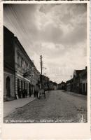 Csíkszereda, Miercurea Ciuc; Libraria Universul / "Universul" könyvnyomda és papírkereskedés, újság náci horogkereszttel, Bogos M., Stefan Drócsa üzlete / street view, publishing house and bookstore, newspaper with Nazi swastika, shops