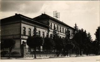 Marosvásárhely, Targu Mures; Fa- és fémipari szakiskola / Scoala de arte si meserii / wood and metalworking school, school of arts and crafts
