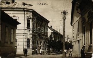 1931 Hátszeg, Hateg; Banca Centrala, Sticlarie, Farmacie / bank, üzletek, gyógyszertár / bank, shops, pharmacy. photo (EM)