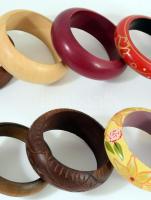 11 darab klf karkötő, közte festett és intarziás darabbal