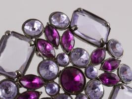 Lilaköves bross, d: 7 cm