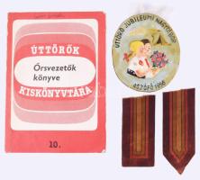 1956 Úttörő Jubileumi Nagytábor Aszófő mázas kerámia plakett. 12 cm + Úttörők Kiskönyvtára - Örsvezetők könyve