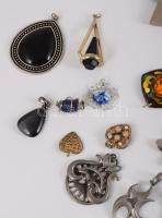 25 darab klf medál, dobozban