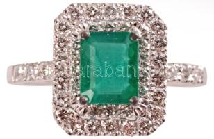 Fehérarany (Ag) koktélgyűrű. m: 56, 14K, bruttó 3,64g, benne 1,28ct párna csiszolású smaragd és 42 d...