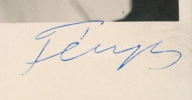 Fényes Alice (Aliz) (1918-2007) színésznő saját kézzel aláírt fotólapja