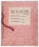 1938 Young Manchouko in pictures. / Die Junge Mandschurei in Bildern. / Manciu-Cuo vigoroso nei fotografi. A japán vezetés alatt lévő Mandzsukuo bábállamot bemutató album, fekete-fehér fotókkal, japán, angol, német és olasz nyelven. Kiadói zsinórfűzéses papírkötés, kissé sérült borítóval.
