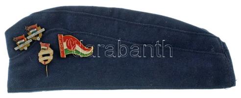 1960-1970 k. 4db úttörő jelvény sapkára tűzve, közte: "KISZ - Ifjúság a Szocializmusért" zománcozott, aranyozott bronz jelvények I-II fokozatig (2xklf) + "Ifjú Kommunista Próba" fém jelvény + "Előre" festett úttörő jelvény T:AU-XF egyiken pici zománchiba