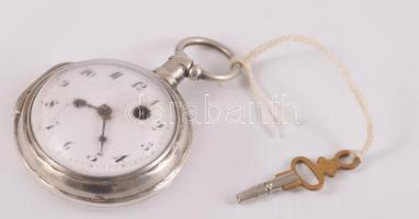 Antik ezüst (Ag) tokos kulcsos zsebóra, kulccsal, működő jelzett szerkezettel, sérült számlappal, d: 45mm, bruttó 74g