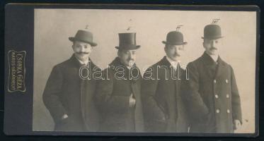 1903 Marosvásárhely, négy kalapos úriember portréja, keményhátú fotó Csonka Géza marosvásárhelyi műterméből, a hátoldalon dedikációval, 8,5x16 cm