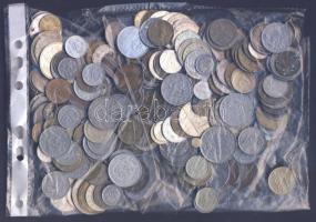 0,74kg szép vegyes világpénz gyűjtemény T:vegyes