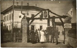 Magyar Vörös Kereszt Egylet 2. sz. tábori kórháza, a bejárat felett címerrel, előtte katonák, nővér, lelkész / Feldspital No. 2. / WWI Austro-Hungarian K.u.k. military, field hospital, coat of arms, soldiers, nurse, camp chaplain. photo