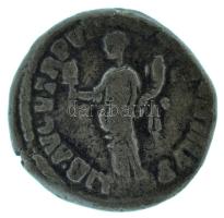 Római Birodalom 181-182 / Commodus / Róma / Denarius Ag (2,95g) T:VF patina
Roman Empire 181-182 / ...