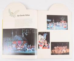 1973 Disney on Parade képes műsorfüzet 24 p + szórólapok és egy plakát 60x40 cm