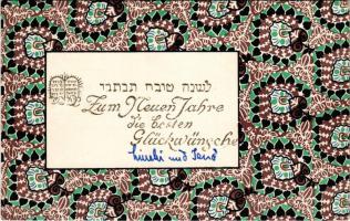 1913 Zum neuen Jahre die besten Glückwünsche / Német és héber nyelvű zsidó újévi művészi üdvözlőlap. Judaika / Jewish New Year greeting art postcard with Hebrew text, Judaica. Stoff-Reproduktion B.K.W.I. Wiener Werkstätte Stoffmuster-Entwurf von L. Fochler. Art Nouveau, Emb. + "Österreichische Zensurstelle 907"