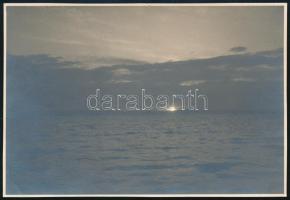 cca 1930-1940 Balatoni naplemente, fotó, jelzés nélkül, ezüst zselatinos fotópapíron, 12x17,5 cm