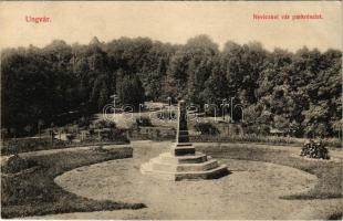 1913 Nevicke, Nevytske, Nyevicke (Ungvár, Uzhhorod, Uzhorod); Neviczkei vár, park részlet, emlékmű. Völgyi József kiadása / castle park, monument (EK)