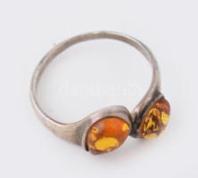 Ezüst (Ag) gyűrű, borostyánnal, Jelzett., 2,52 g m: 59