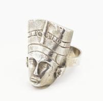 Ezüst (Ag) gyűrű, Nefertiti figurájának díszítésével, jelzett, m: 59, 6,8g