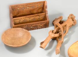 Fa dísztárgyak: afrikai faragott, elefántos kínáló, két tálaló kanál, áttört fűszeres polc 20 cm