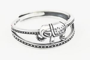 Ezüst(Ag) elefántos gyűrű, állítható méret, jelzett, nettó: 2,3 g