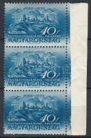 1936 Budavár 40f ívszéli hármascsík, a tartaléksor az oldalsó ívszélen. A katalógus csak felső ívszélt említ! (ráncok) / Mi 542 margin stripe of 3, print on the margin (creases)