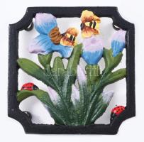6 darab szecessziós stílusú öntöttvas edényalátét, virág- és bogármintákkal festett, 10,5x10,5 cm, n...