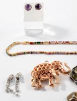 Zacskónyi vegyes bizsu tétel, közte ezüst (Ag) fülbevaló pár