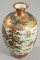 Japán kézzel festett kisváza, jelzett, cca 20. sz. eleje, hibátlan, m: 9,5 cm