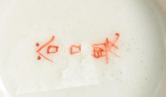 Japán kézzel festett kisváza, jelzett, cca 20. sz. eleje, hibátlan, m: 9,5 cm